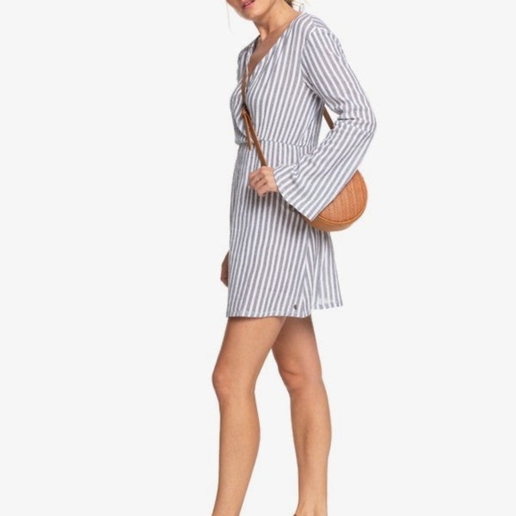 Roxy Blind Dreams Faux Wrap Striped Bell Sleeve Dress Size Small Woman’s/Juniors - Picture 1 of 16